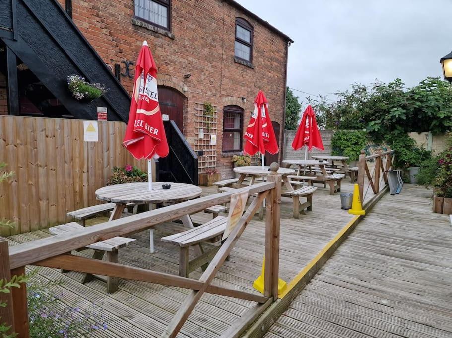 Joiners Arms - Studio Apartments Market Drayton Exterior photo